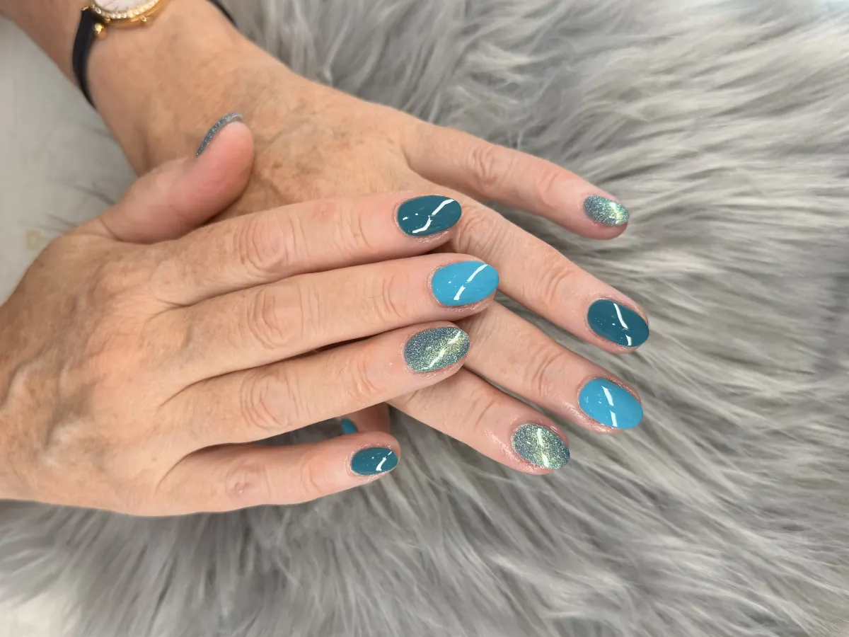 Teal gel manicure by BeU